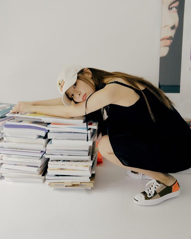 KSGUpdates's tweet photo. 200721 seulstagram Update #슬기 #SEULGI  #레드벨벳 #RedVelvet @RVsmtown

"#Converse
#.Converse
@.converse_kr"

https://t.co/RYyvZBNVIn https://t.co/LARCTniImZ