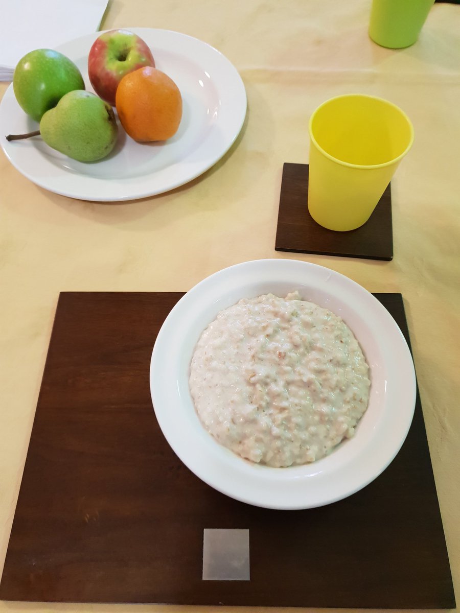 Tracey_Tebbutt's tweet photo. Nice healthy breakfast this morning at breakfast club #goodwaytostarttheday #porridgekeepingfulllonger #wellonthewaytofiveaday @SteveMuggs7 @NHS_ELFT @ElftOt @SashaJs1980 @DrGilluley https://t.co/P7RsAsQaPF