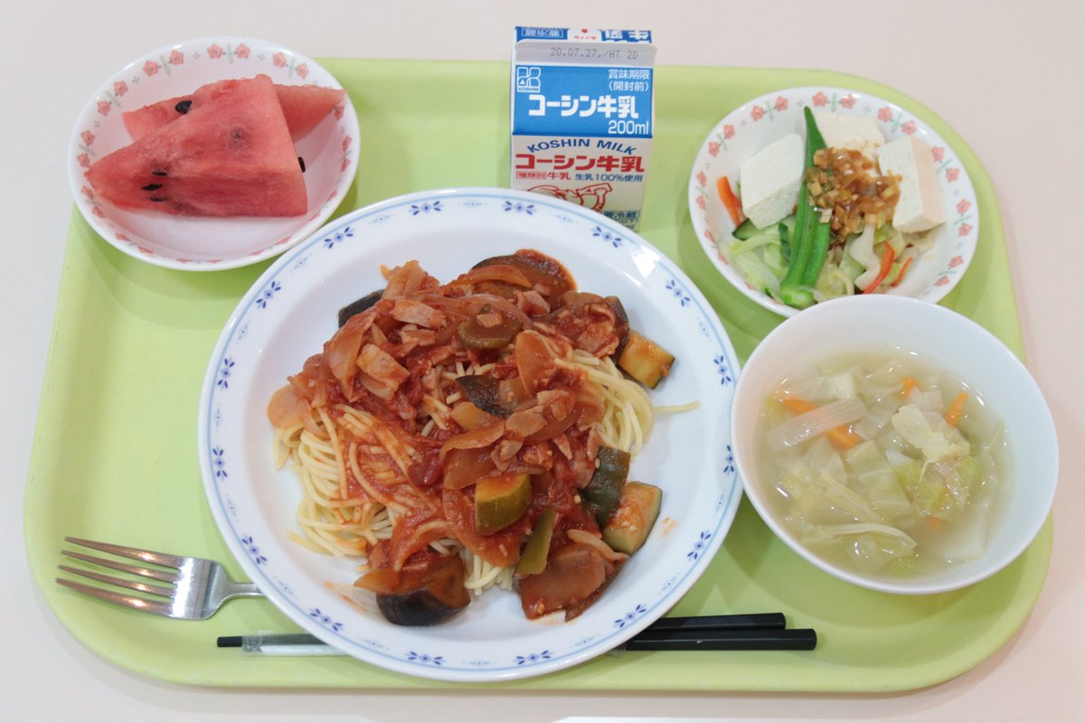 東京都立工芸高校 定時制 A Twitter ７月２１日 火 定期考査２日目の給食は 旬の食べ物がいっぱい お腹も大満足の献立です 本日の献立 夏野菜のトマトソースパスタ スープ 豆腐サラダ すいか