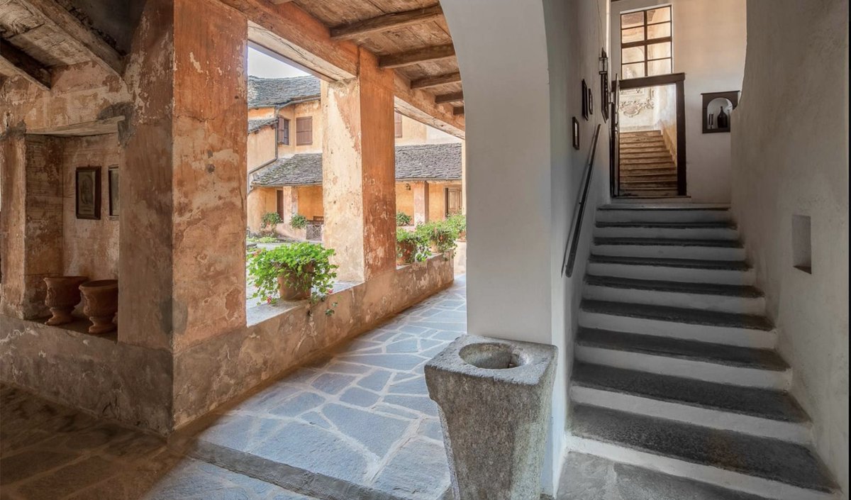 stresabiz's tweet photo. In #Orta in #Piedmont, #forsale a splendid #historic #residence from the 1600s overlooking #LakeOrta. A former #monastery, which has become a private #home. #stresaluxuryrealestate #PapurelloLuxuryRealEstate    #italiannetworkrealty #realestate 
Visit: https://t.co/EPt05maI4w https://t.co/iNnNnD6jmR
