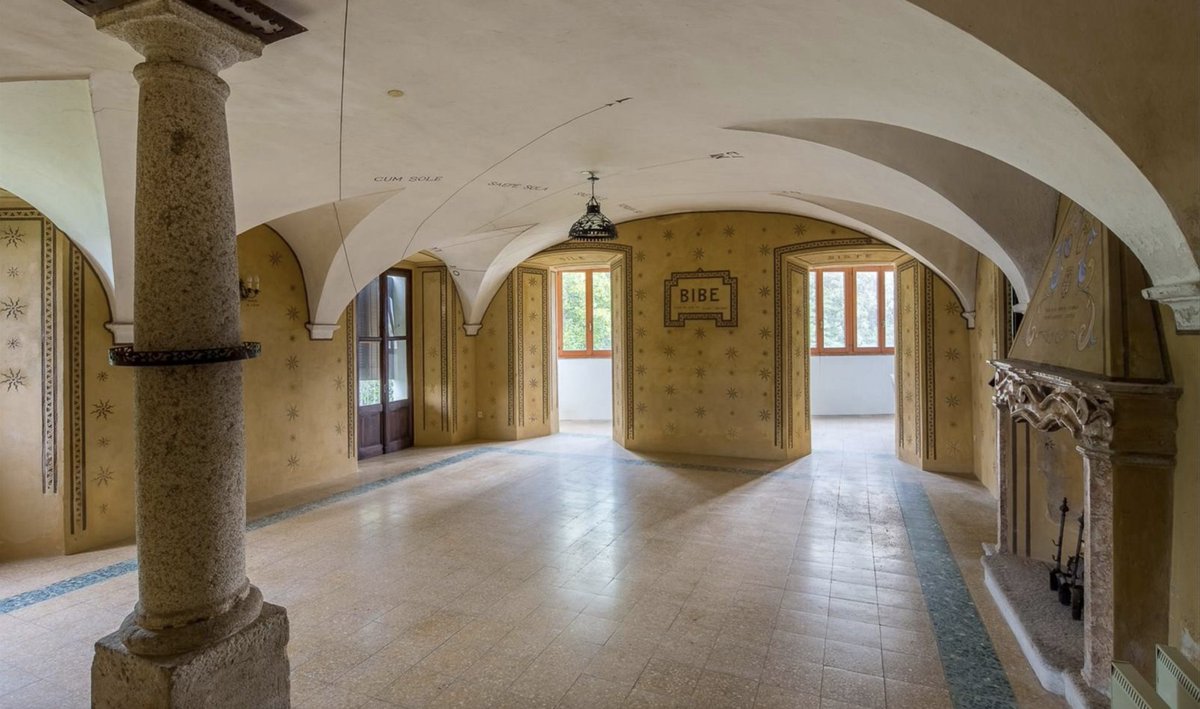 stresabiz's tweet photo. In #Orta in #Piedmont, #forsale a splendid #historic #residence from the 1600s overlooking #LakeOrta. A former #monastery, which has become a private #home. #stresaluxuryrealestate #PapurelloLuxuryRealEstate    #italiannetworkrealty #realestate 
Visit: https://t.co/EPt05maI4w https://t.co/iNnNnD6jmR