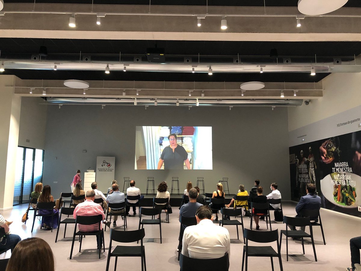 Atana_TIC's tweet image. Deñe Abuin, Presidenta de la Federación Denok Bat destaca cómo a lo largo del año los comerciantes pierden más del 20% de nuestros clientes, por lo que hay que estudiar medidas para fidelizar al cliente y ofrecerle un servicio único. 
@irisdihnavarra @Pamplonaactual @gob_na