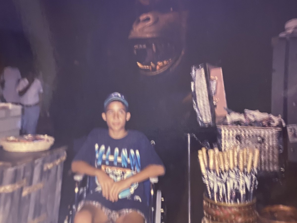 BaltTorres's tweet photo. King Kong. And a young Balt Torres https://t.co/k9ncLsk8gL