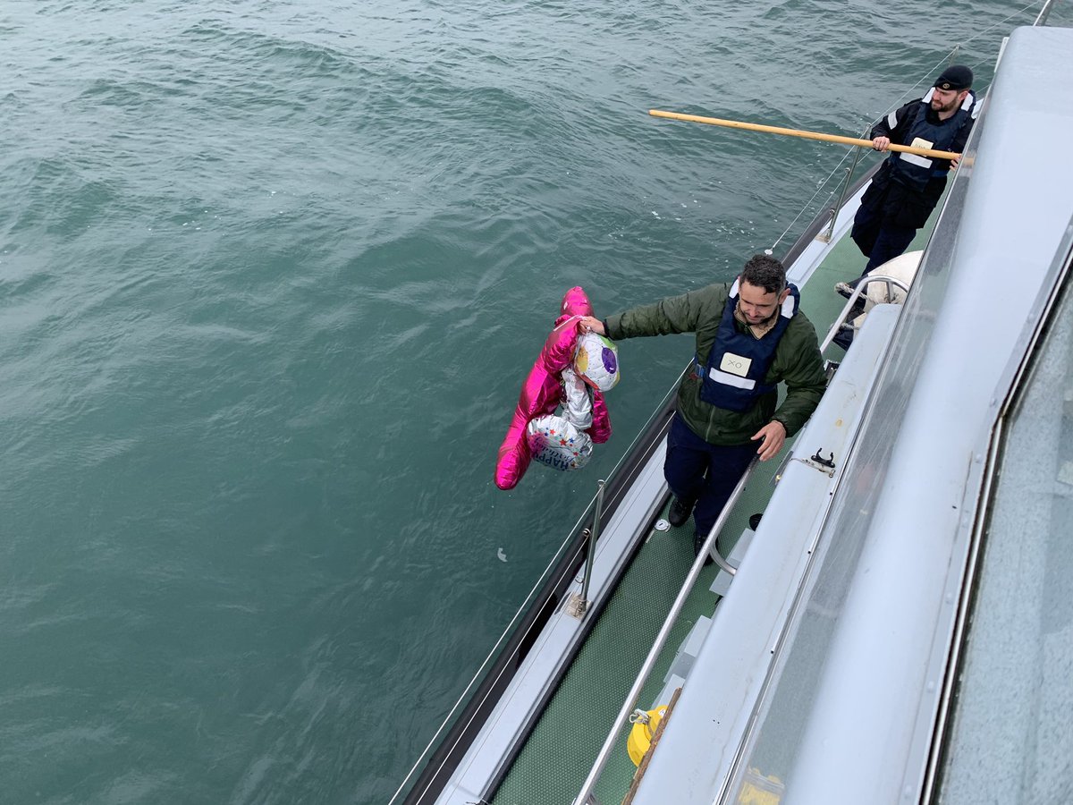 HMSPuncher's tweet image. We’ve been finding helium birthday balloons at sea 🎈 

Remember when released these balloons don’t disappear! 

They can be a hazard and distraction for ships! ❌❗️

More importantly they contribute to plastic pollution which is dangerous for animal and human health! 🐋🦐