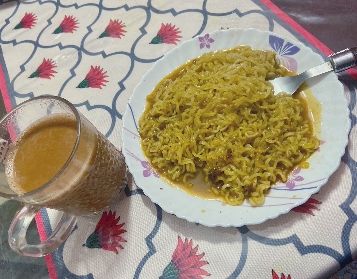 Hello <a href="/MaggiIndia/">Maggi India</a>, high time you introduce a 1.5 packet of Maggi. 

1 is too less, 2 is too much.  😓😓