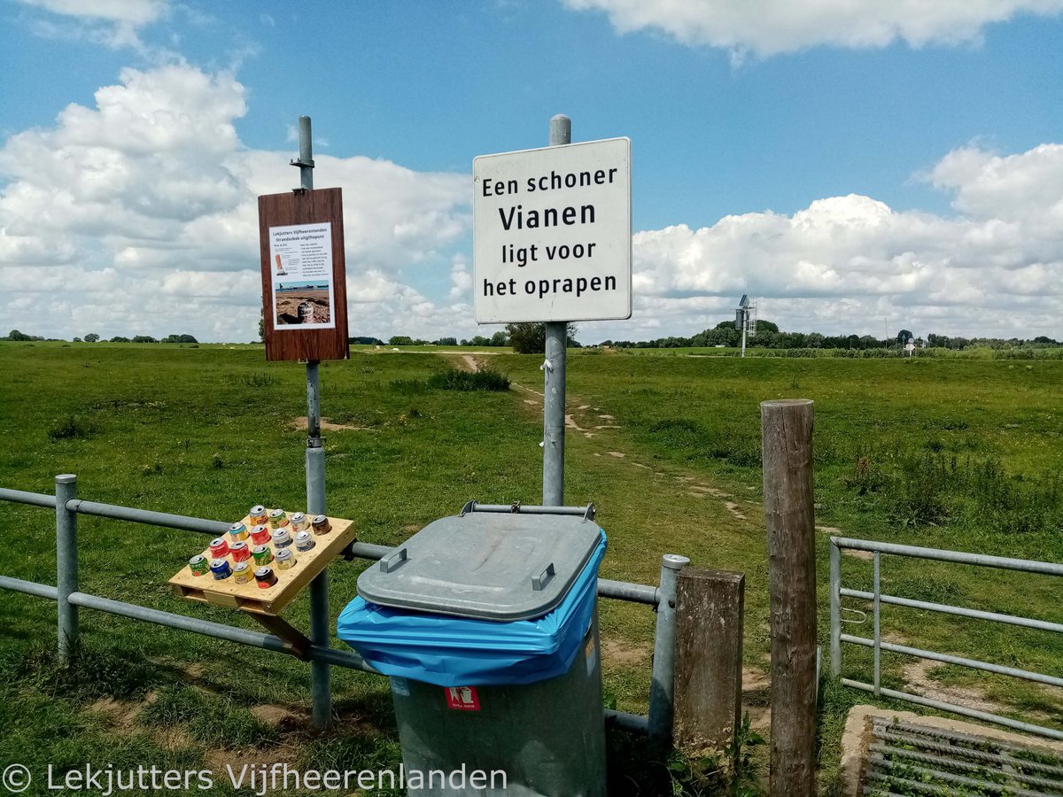Lekjutter's tweet photo. Het Lekjutters Strandasbak uitgiftepunt is zojuist geopend.
Bronaanpak was nodig: de afgelopen anderhalve maand hebben onze vrijwilligers bijna 2400 peuken van de strandjes opgeraapt.
@GocleanD geweldig idee! #schonerivieren #plasticvrijerivieren
@5heerenlanden https://t.co/okri1jd7p9