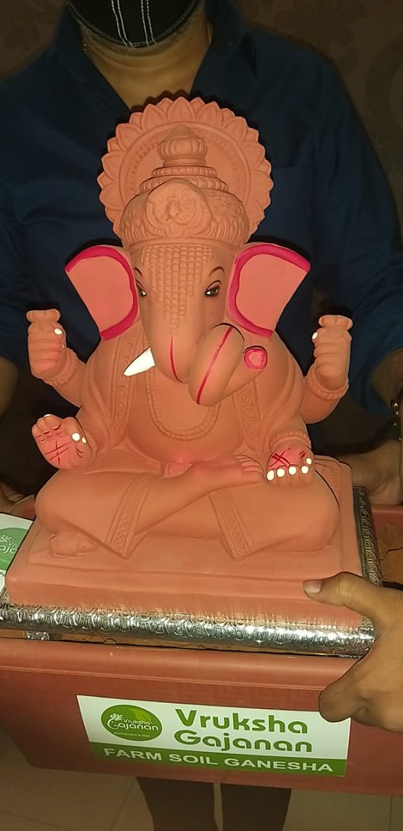 suniltingre's tweet photo. दरवर्षी आपण इतर वस्तूंपासून बनविलेली गणेश मूर्ती बसवितो, आणि शेवटी या मूर्ती चे नदी, तलाव, कॅनॉल, समुद्र विहीर आशा ठिकाणी विसर्जन करतो, त्यामुळे जल प्रदूषण होते, पर्यावरणाचे हे होत असलेले जल प्रदूषण येत्या काही वर्षात खूप मोठा धोका निर्माण करू शकते. https://t.co/TTI9fengQE