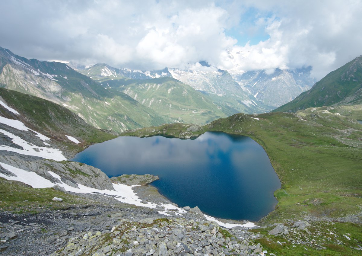 novomonde's tweet photo. Pendant notre #TourDuSaintBernard, on a fait un petit détour d'une journée pour aller admirer les #LacsDeFenêtre... et on n'a pas regretté notre décision 😊😍
#MyPSB @PaysduStBernard @valaiswallis @MySwitzerland_f https://t.co/4KvuG7728a