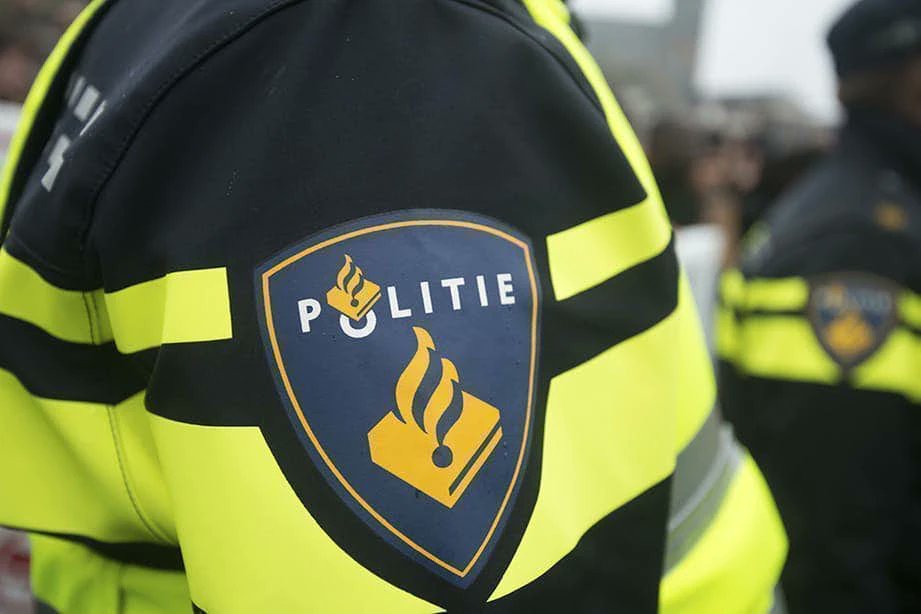 Politie zoekt vrouw die 3-jarig meisje aanreed en doorfietste. via @duicnl.