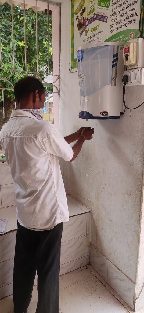 NHMBhandaripok1's tweet photo. Touchless sanitizer machine installed at OPD, CHC Bhnadaripokhari @DM_Bhadrak  @gyana_r_das @NHMBhadrak  @nhmodisha https://t.co/khl7RdfdmU