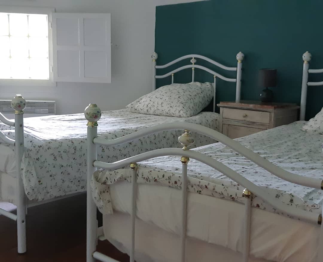 Notre gîte de charme The Cottage (4 places) est disponible pour une réservation de dernière minute jusqu'au 31 juillet. Voir le lien dans la bio ...

#gite #monein #giteruraux #locationsvacances #coeurdebearn #vacancesfrance #holidayfrance #PyreneesAtlantiques #bearnpyrenees