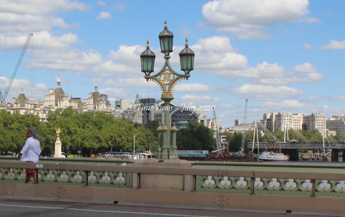 TimeViews's tweet photo. Westminster Bridge, London - 1960s and 2020 #Westminster #London #lamps #CharingX https://t.co/v2E1x90CMu