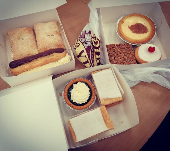 EverythingP3's tweet photo. We've really been spoilt over the last 5 days! Todays treats have been dropped off from Julie @ Gate Automation Solutions in Burnley! Thank you Julie! All these treats on a Tuesday afternoon, safe to say we're going to have a few technicians with sugar rush this afternoon! 👍 https://t.co/SSvinactmm