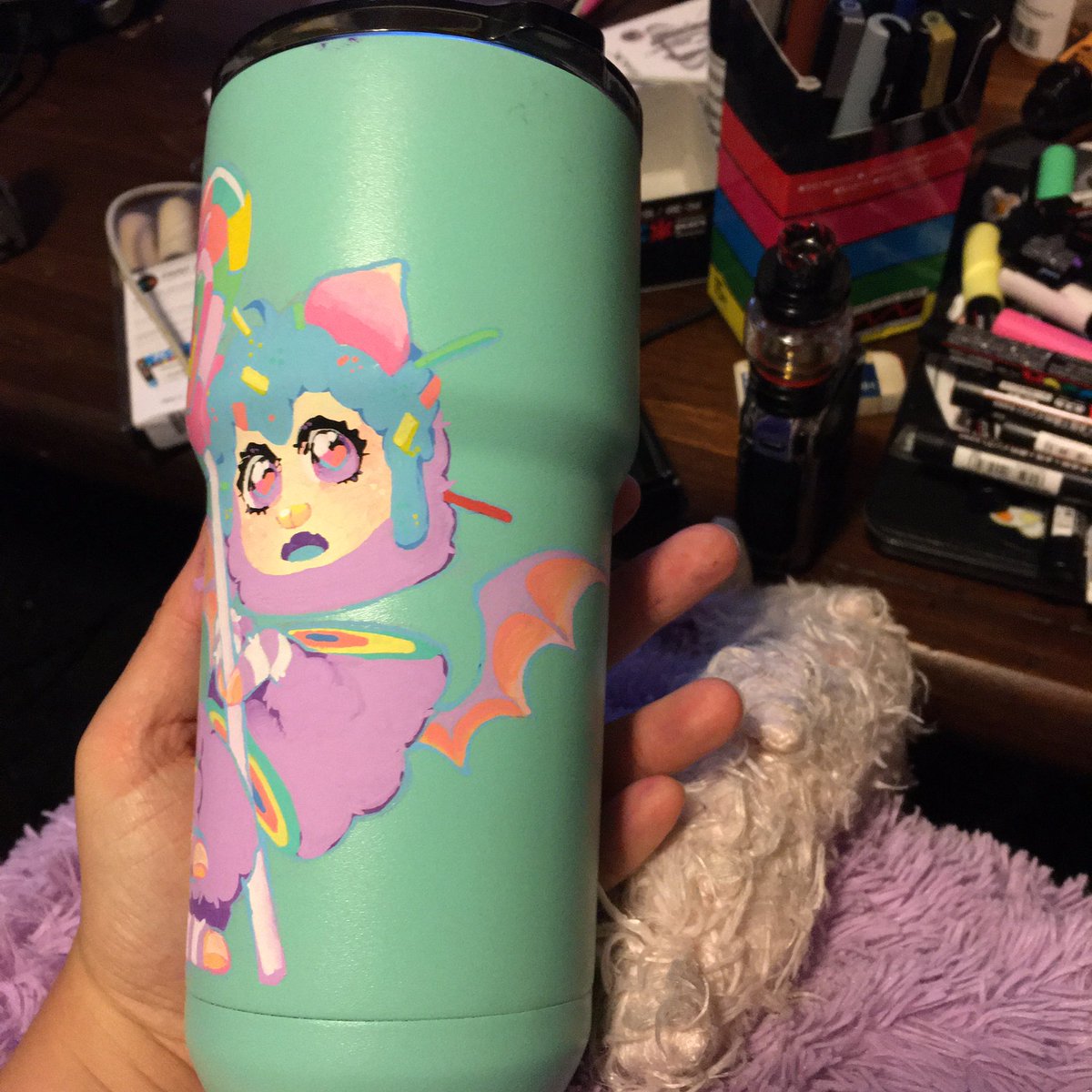 angelobsessed's tweet photo. 🧁I finished a custom Alpaca cup for @vydigitalartst1 . I am glad to use posca pens again🧁
#poscapens #posca #alpaca #sugar #sweets #anime #cupdrawing #markerart #ArtistOnTwitter https://t.co/PxSYvWUyxN