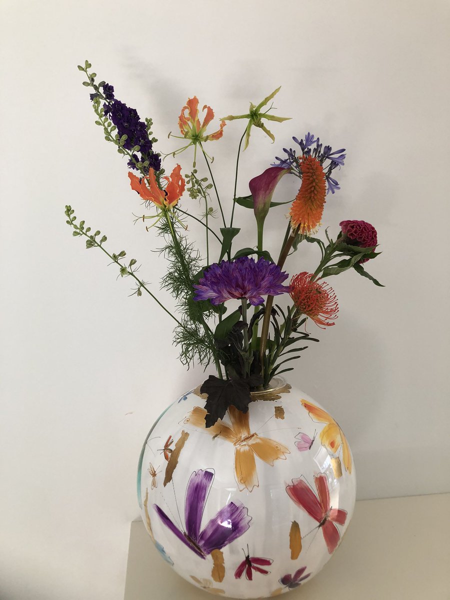 hettyvee's tweet photo. Wat kan ik toch genieten van bloemen! Mooi!! https://t.co/FHfoabptGs