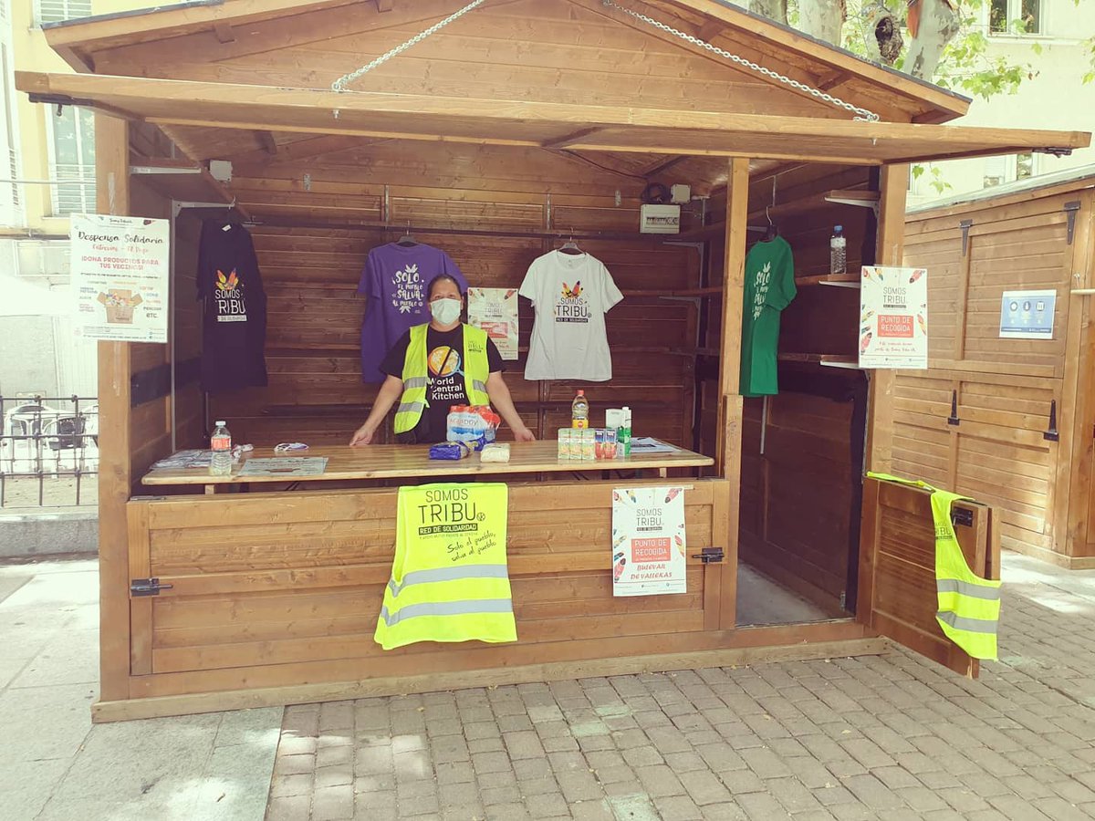SomosTribuVK's tweet photo. 👏Caseta de Somos Tribu en Vallecas Bulevarte para la recogida de alimentos para las despensas. ✊

💪¡Nos vemos en el Bulevar! https://t.co/rxge0oTRrm