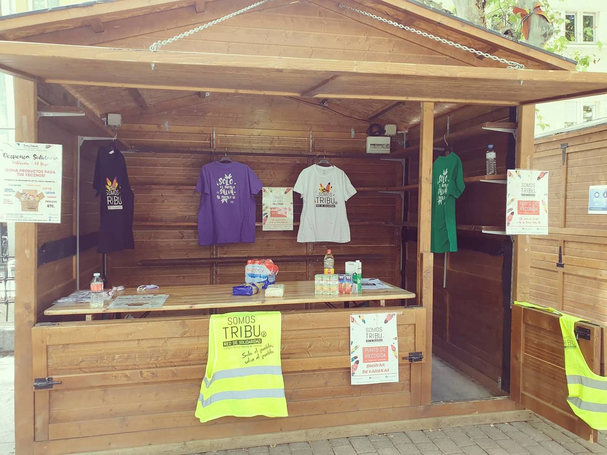 SomosTribuVK's tweet photo. 👏Caseta de Somos Tribu en Vallecas Bulevarte para la recogida de alimentos para las despensas. ✊

💪¡Nos vemos en el Bulevar! https://t.co/rxge0oTRrm