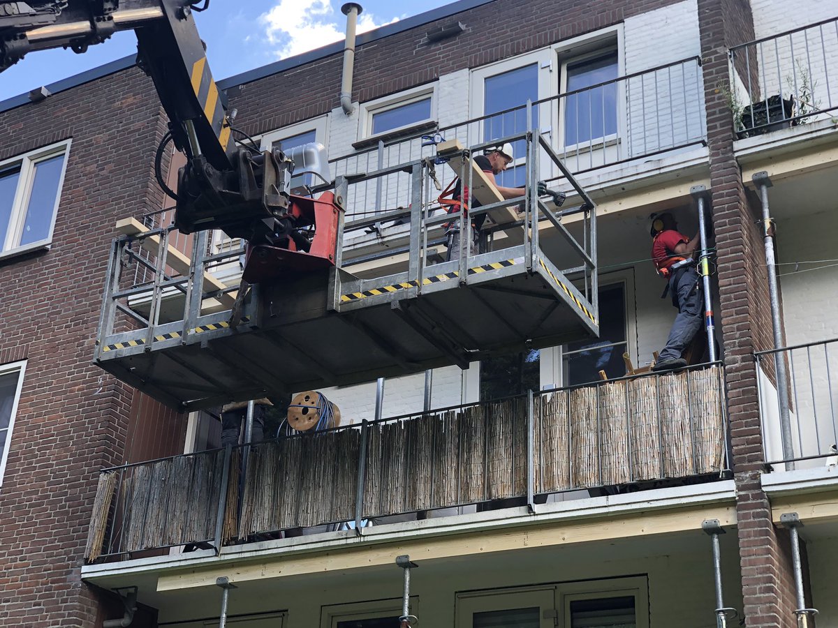 Vakantie?! Niet voor de 10 toppers van <a href="/Nijhuis_Bouw/">Nijhuis Bouw B.V.</a>. Samen de balkons voor <a href="/swz_zwolle/">Woningcorporatie SWZ</a> versterken. 💪🏻