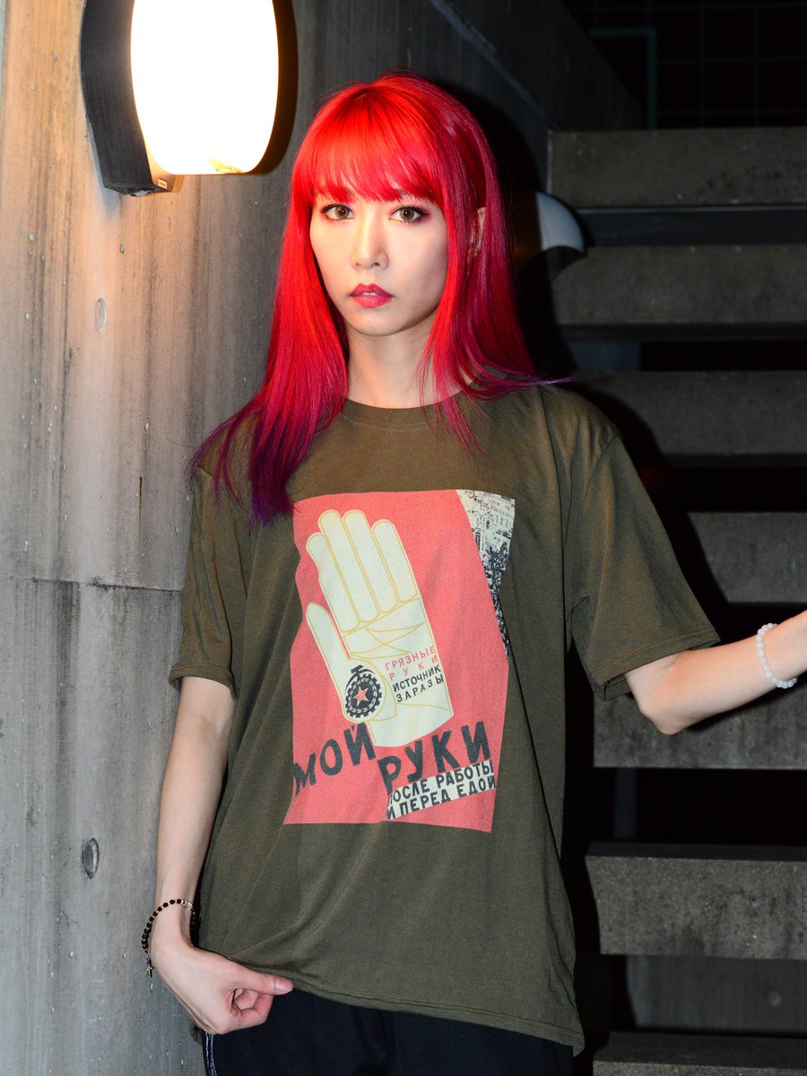 Bunker Tokio カセットテープ闇市開催中 على تويتر 2周年限定アイテム 再生ポリエステルで 服から服を作る を実現するサステイナブルブランドbringとのコラボtシャツ グラフィックはロシアアヴァンギャルドの 食事前には手洗いを 作品をおそロシ庵のちば