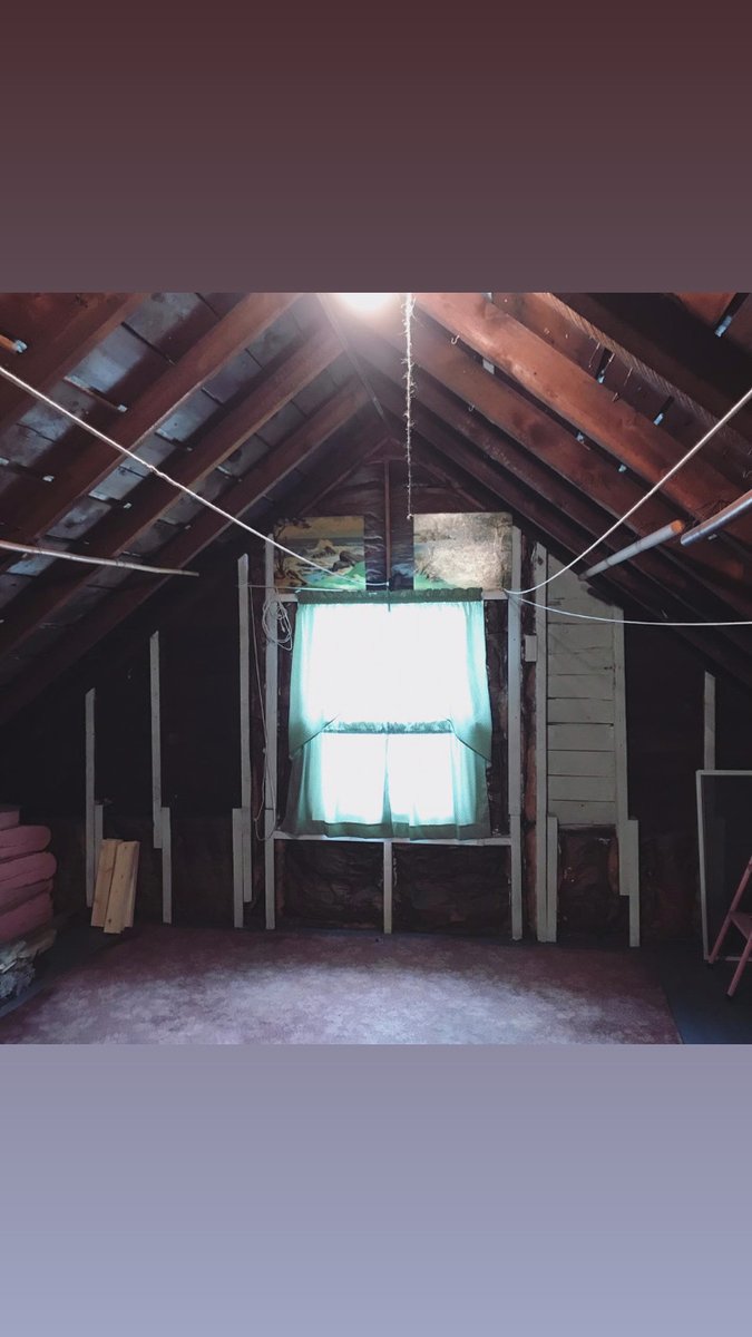 MilwaukeeMae's tweet photo. The upstairs is starting to come together! #beforeandafter #milwaukeemaedesigns #fixerupper #pupphotobomb https://t.co/KeSWEGaQ34