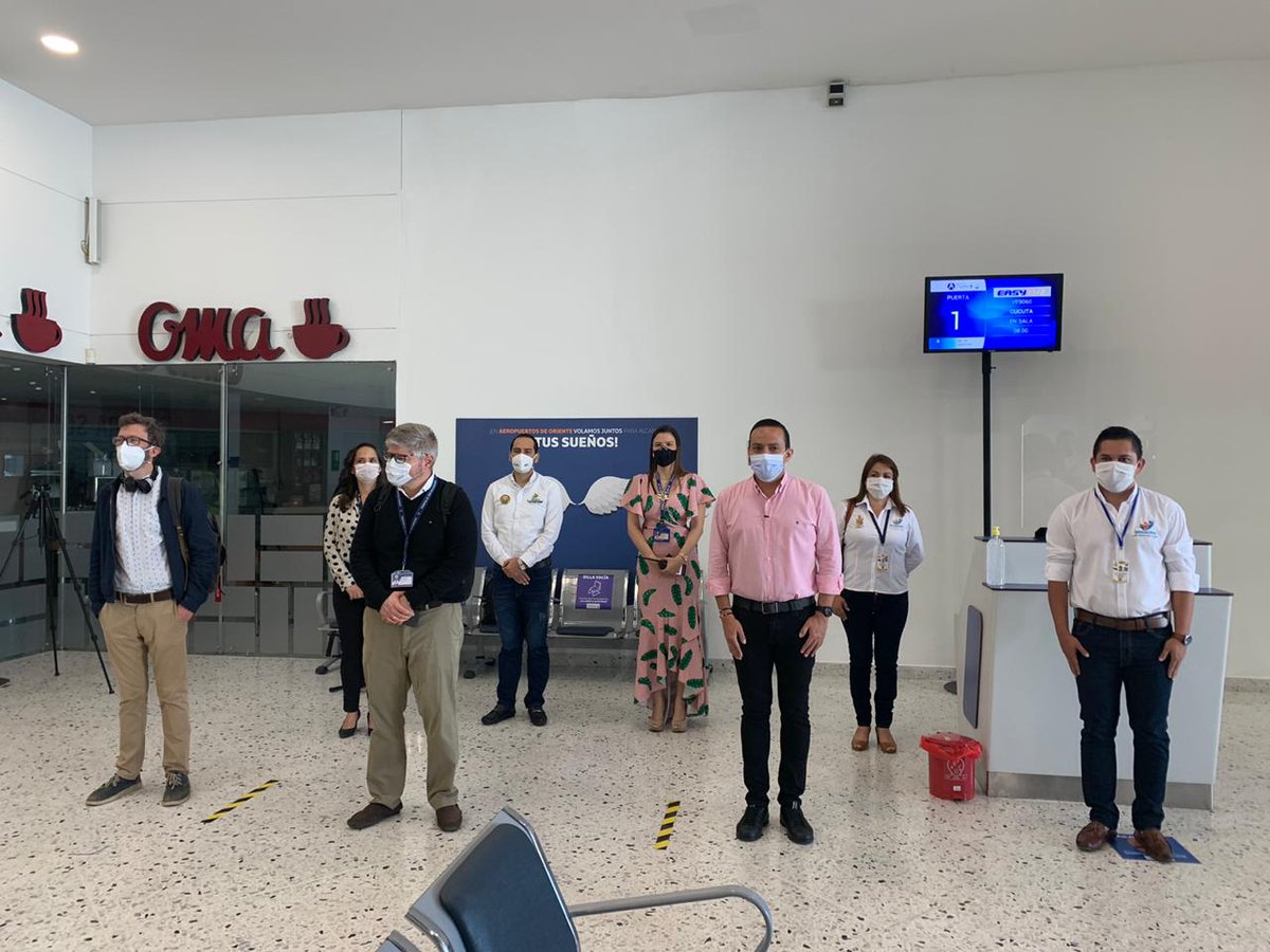 ClicAir_'s tweet photo. Acompañados del equipo de la @AeroCivilCol haremos el primer vuelo comercial en Colombia abordo de nuestro ATR42. https://t.co/XmVQXbVYbX https://t.co/KGcOdnqa2D