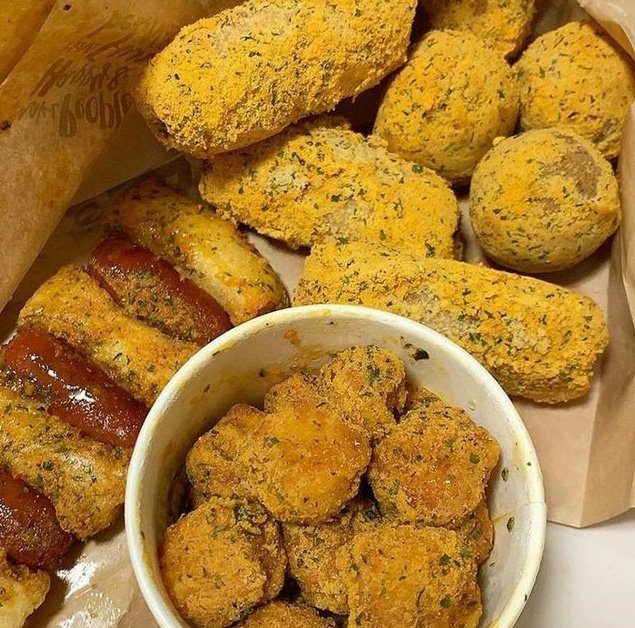 YTEEZOfficial's tweet photo. [ #Jean ]

Hello MANEEZ~

Goodnight from Seoul, have you already grab dinner?

I just want share this because it's taste good 😍😍.

Ohh—! I hope you guys stay healthy

Goodnight MANEEZ! https://t.co/0mibhcdCtK