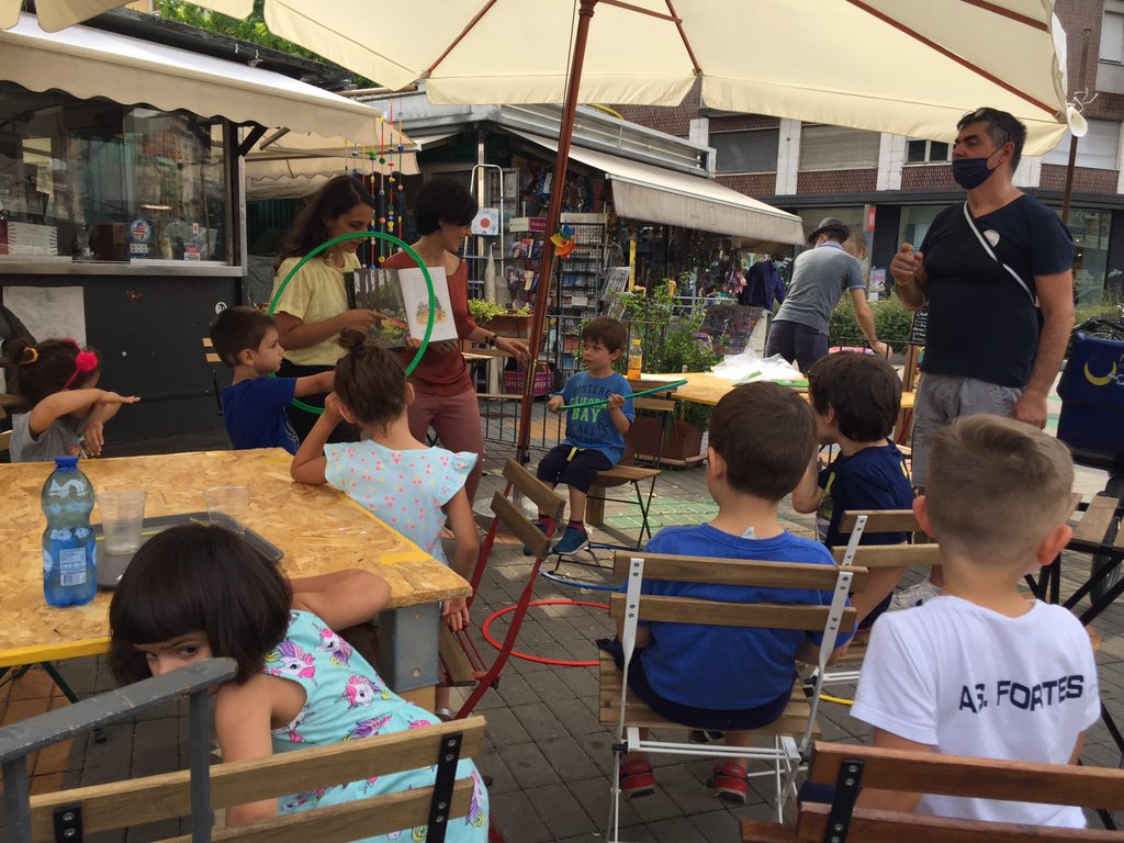 Mercoledì 22 alle 17 torna #lettureamerenda! Vi aspettiamo in piazzale Corvetto al chiosco di Giacomo per leggere insieme #libreriapuntaallaluna #equilibrincorvetto #chioscodigiacomo #associazionebartolomeo