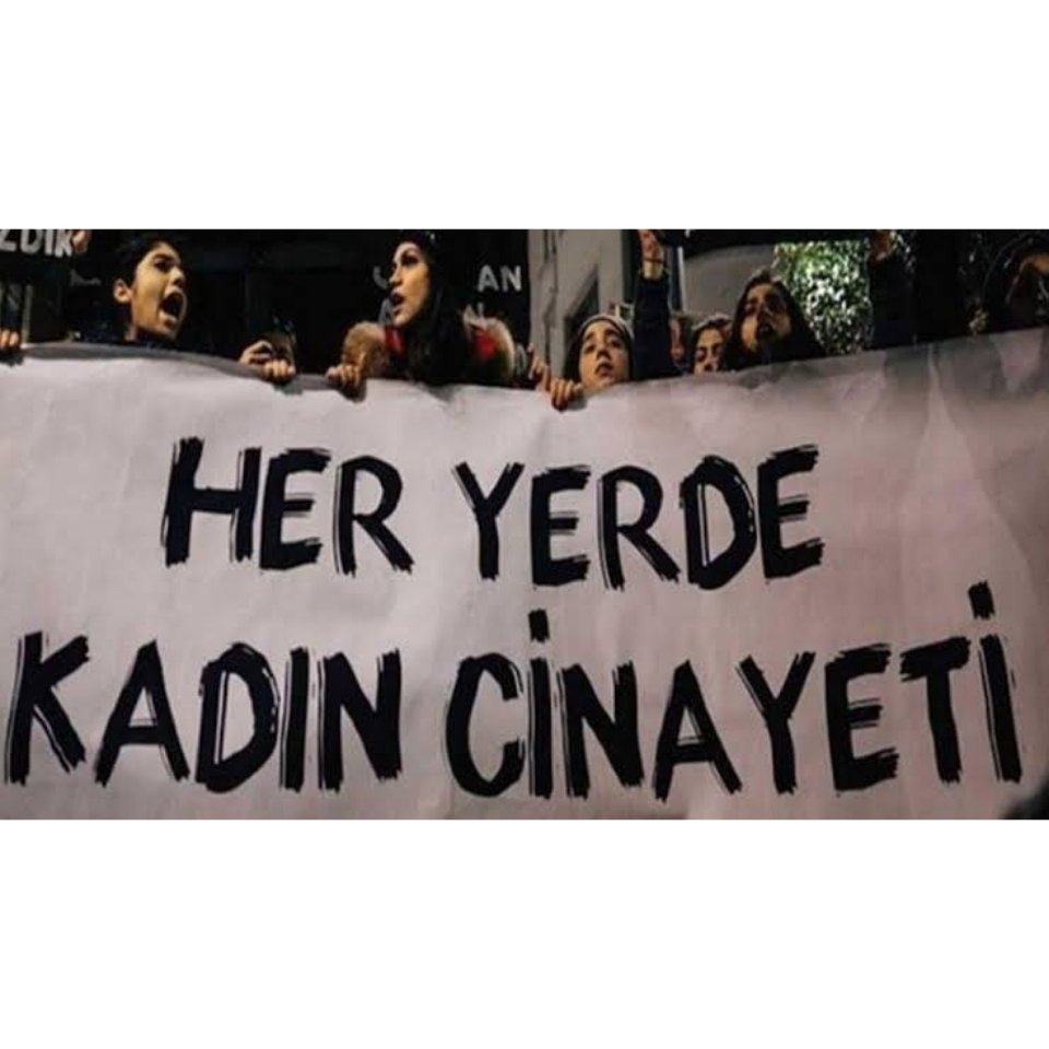 evindolasir's tweet image. Kadın  bu dünyada herşeyi gördü fakat kendini adam sanan yaratıklardan bir zere adamlık göremedi.