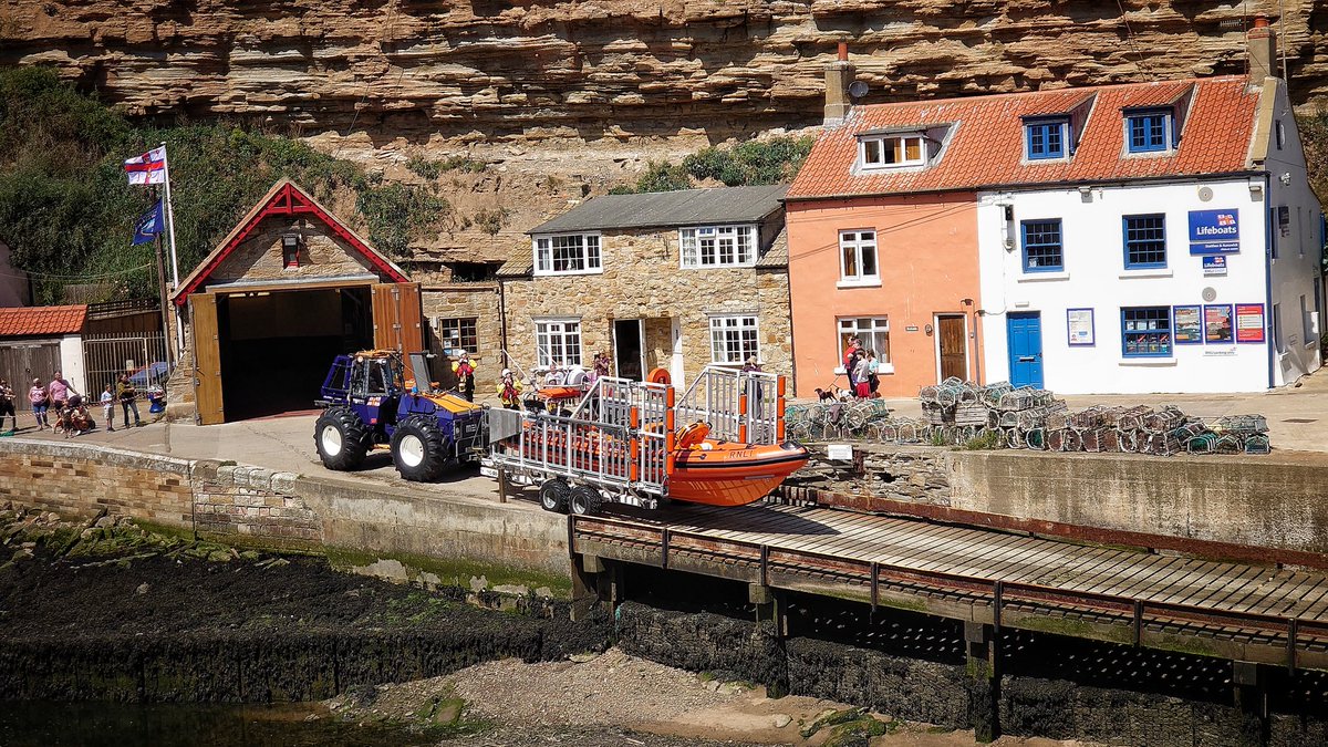 parajeb's tweet photo. #Callout for @RNLI #Staithes #Emergency #RESCUE #StaySafe #returnSoon #999family https://t.co/mKkPr1I36i