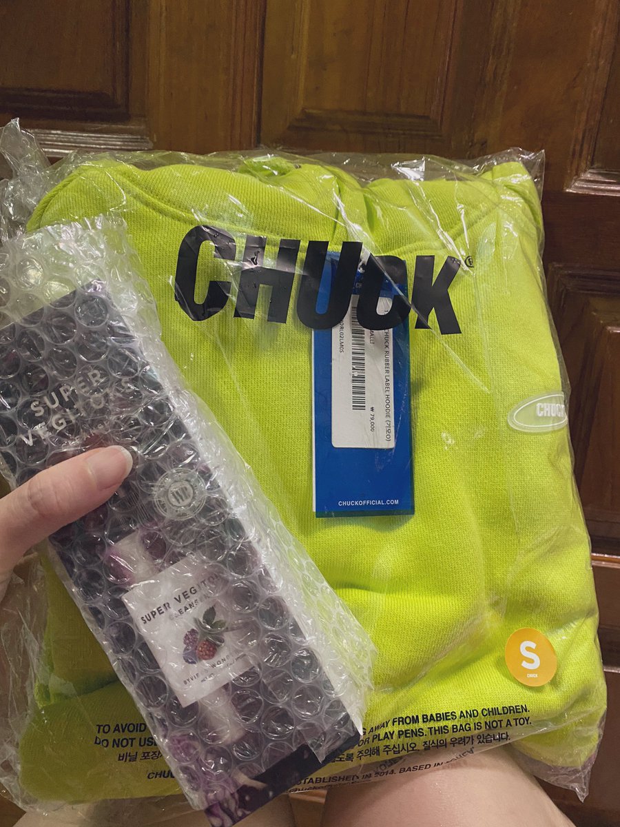 manogirls's tweet photo. @holidays_shops ได้รับของแล้วนะคะ เสื้อเนื้อผ้าดีมาก ซื้อตอนลดราคา คุ้มมากกกราคารวมส่งไม่เกิน 500฿ ดีงาม ผ้าหนา ชอบมากเลยค้าบบบ ขอบคุณมากๆเลยนะคะที่เป็นธุระให้ คลีนซิ่งผักสีนี้ยังไม่เคยลอง แต่ราคาดีมากแม่ เลยจัดมาด้วยเลย 🥰🥰🥰🥰🥰🥰🥰🥰 https://t.co/CX8mqmUhVv