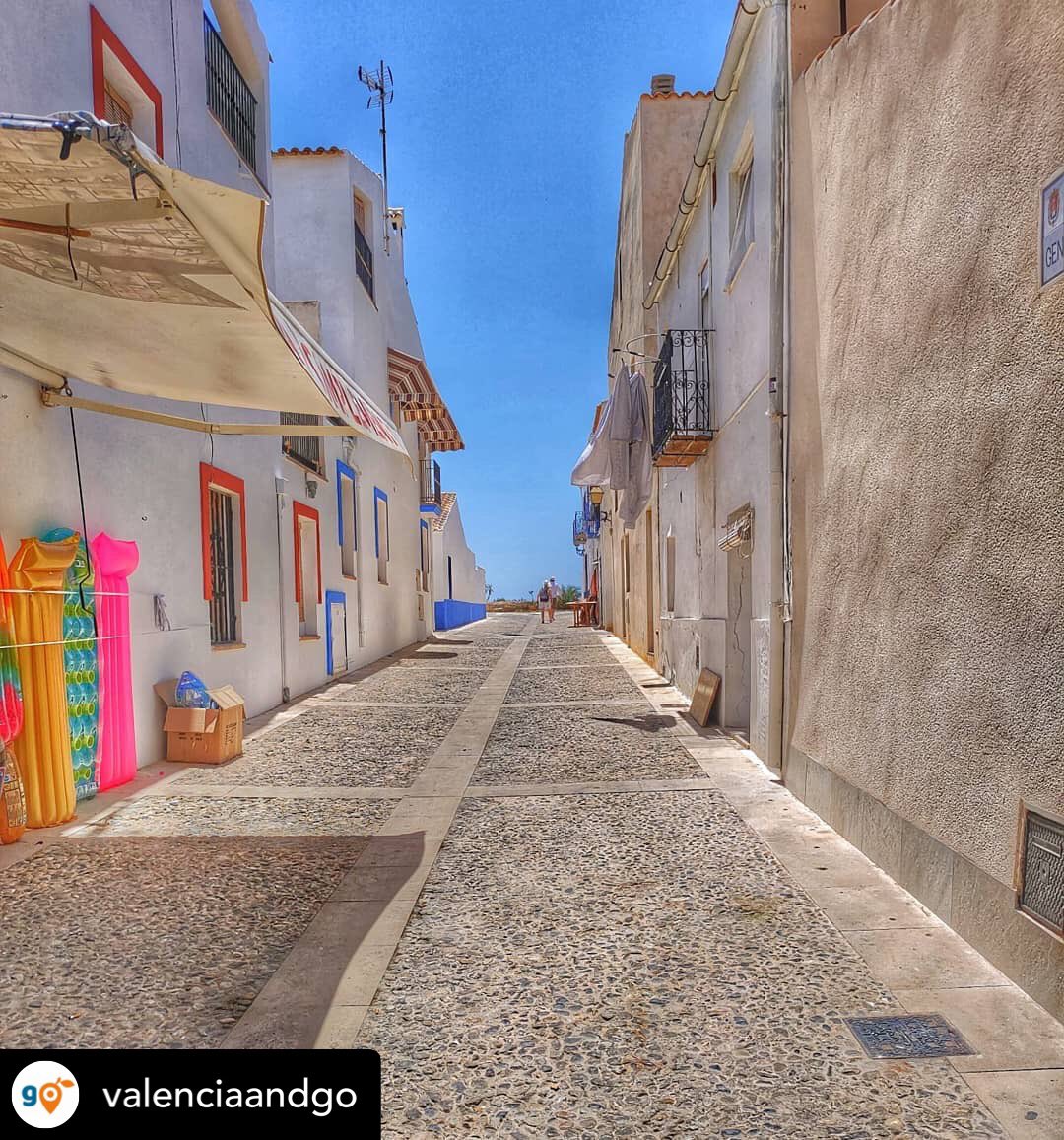 Tabarcacharter's tweet photo. Rincones pintorescos de Isla de Tabarca😍
🚤Salidas a diario desde el 📍puerto de Santa Pola
Reserva https://t.co/SS9M9Z5iBQ
📸@valenciaandgo
#tabarca #spain #valencia #Alicante #isla #paraisovalenciano #descubrealicante #valenciagram #summerplan #summer #holidays #isladetabarca https://t.co/8GmvVyoIbN