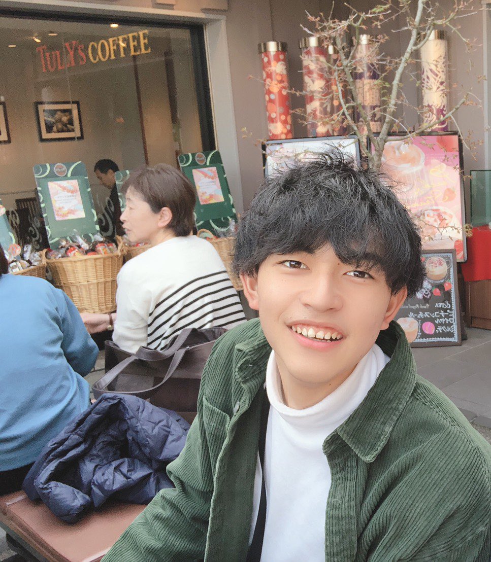 smileconnect5's tweet photo. メンバー紹介続いては！！
スマイルコネクトを引っ張る三役さんの紹介です🌟
まずは会計さんから💡

名前  岡田 就斗 (おかだ  しゅうと)
学部  社会福祉学部
学科  社会福祉学科
学年  2年
すきなこと
ドラマを見ることが好きです！

スマイルコネクトに少しでも興味を持ったらぜひ来てみてください☺️ https://t.co/kr0bHbZq0P