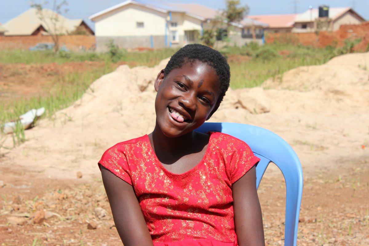 BoraKmb1's tweet photo. Let's share some love with Thethe ! She was living in a streat of lubumbashi but now she has a home ! Thanks to @UNICEFDRC and to the others partners.
#TheLittleReporter
@UNICEF_AUOffice @MelissaAzani @borauzimakaumba https://t.co/5P1XhpSx6T