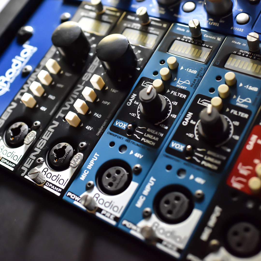 Radial_Eng's tweet photo. John Driskell Hopkins's Powerhouse full of Radial studio gear!
For more info, link below:
https://t.co/Ci0iMc3HaJ
#radialeng #500serries #recordng #recordingstudio #studio #radialartist https://t.co/LRrCdAX1XY
