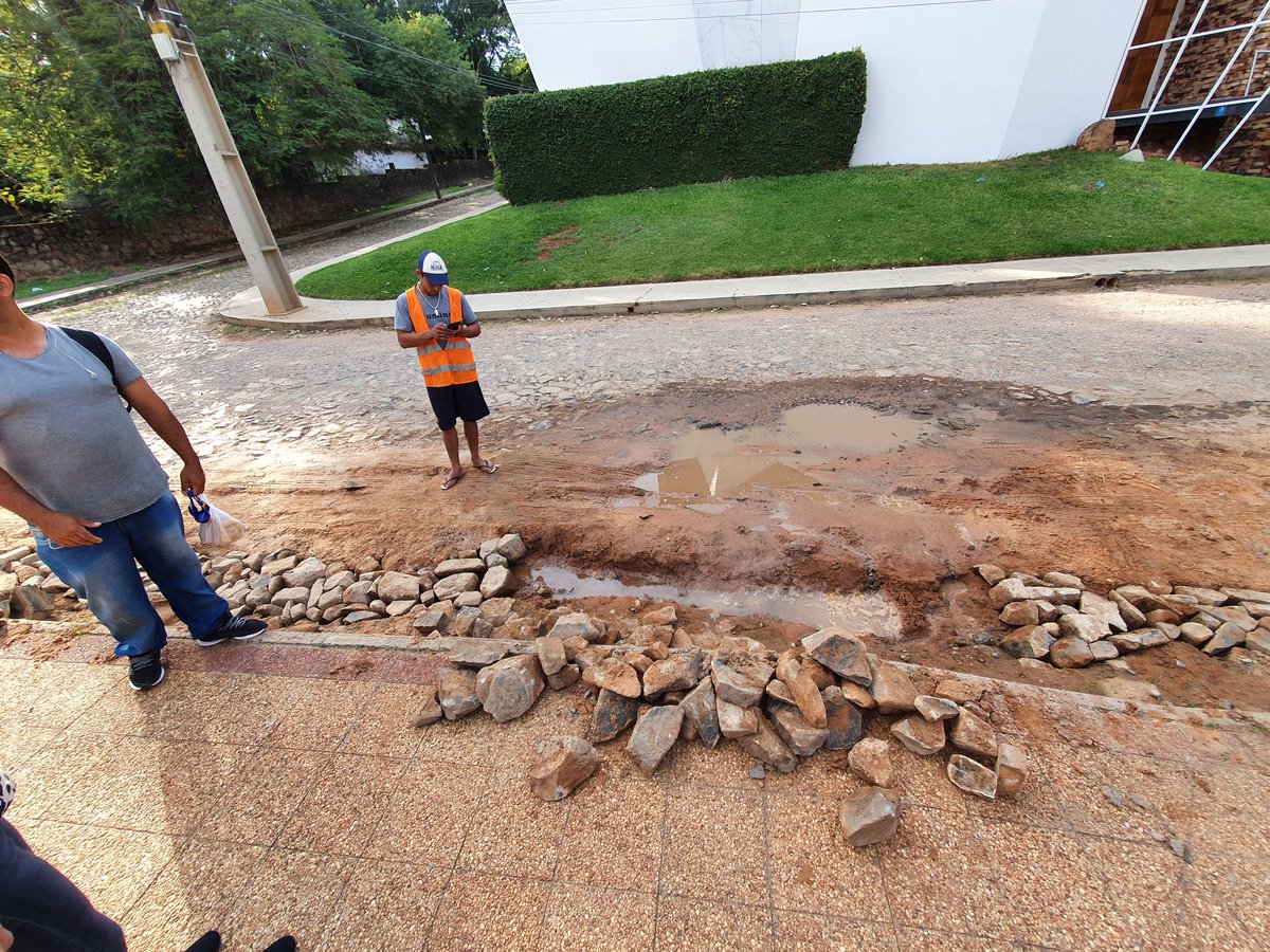 adolfobrudner's tweet photo. @oscarodriguezpy Nenecho sera que por favor pueden arreglar el empedrado de la calle Dr. Ricardo Odriozola ahora que al fin la @EssapSA esta cambiando los caños. https://t.co/TDPiv8KJSD