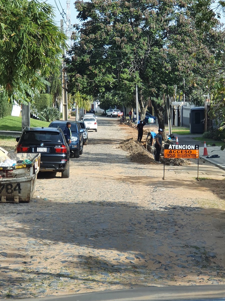 adolfobrudner's tweet photo. @oscarodriguezpy Nenecho sera que por favor pueden arreglar el empedrado de la calle Dr. Ricardo Odriozola ahora que al fin la @EssapSA esta cambiando los caños. https://t.co/TDPiv8KJSD