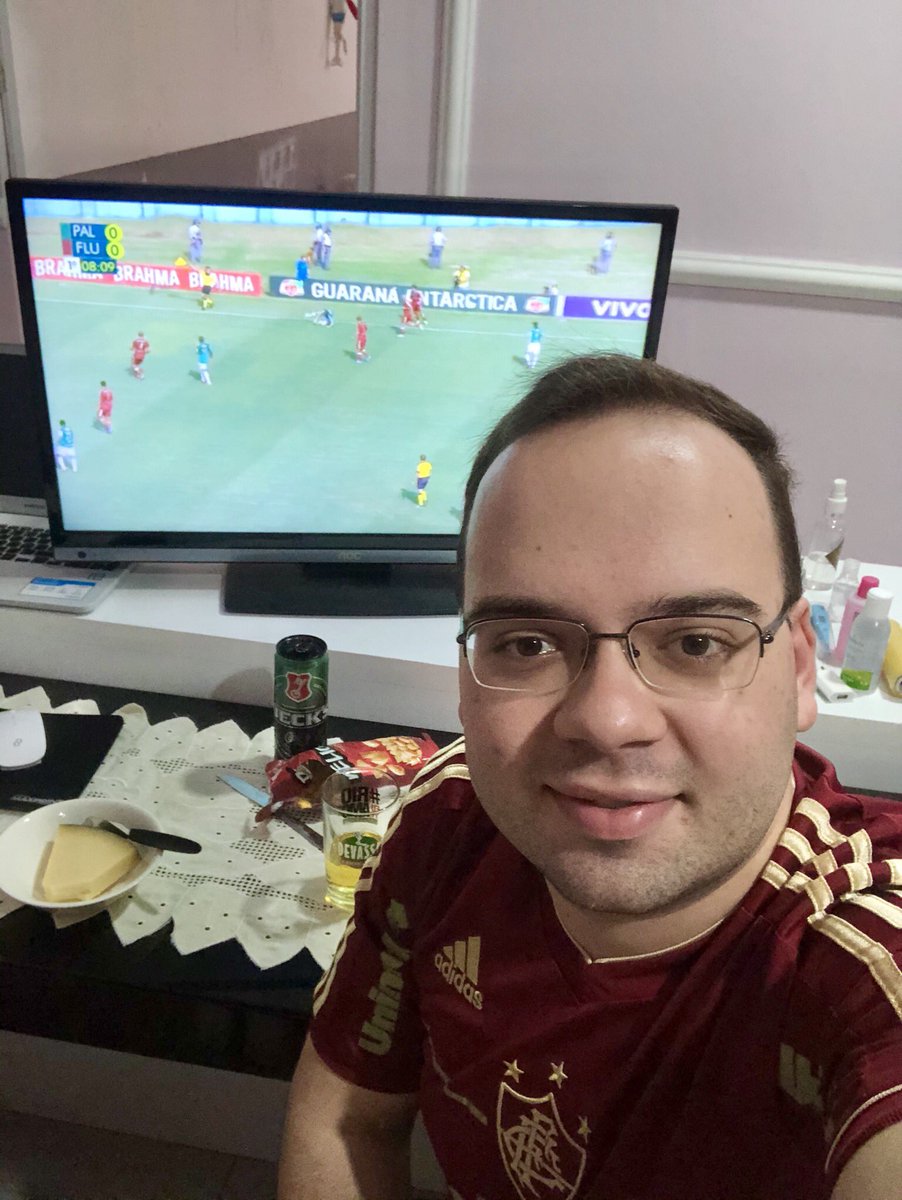 egbertomenescal's tweet photo. “Desde que eu nasci, te acompanhei
Fluminense eu sei, até a morte, contigo estarei
Haja o que houver
Onde quer que eu vá
Comigo vou levar
As cores que herdei
Verde branco e grená.”

#Flu118 https://t.co/ztedJfDwyu