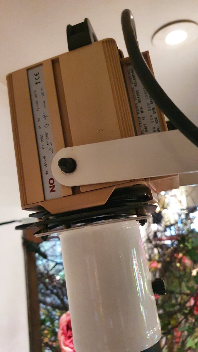SaveJuice's tweet photo. @Spotlight_Srl hi can you tell me what replacement lamps would I need for a mini profile as shown in the picture attached https://t.co/yDYiTpOBrC