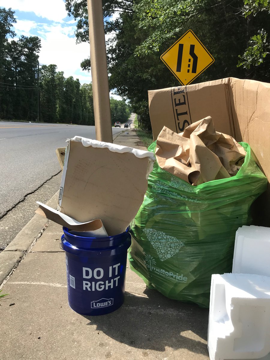 PalmettoPride's tweet photo. It's another hot summer day w/ a heat index of 105 deg. ☀️💦 If you have plans to grab a bucket or bag consider waiting until the weather cools off this weekend. Still determined to pick up some trash? Make sure you stay hydrated. #SafetyFirst #GrabABucketSC #GrabABagSC https://t.co/GBykOoxNnS