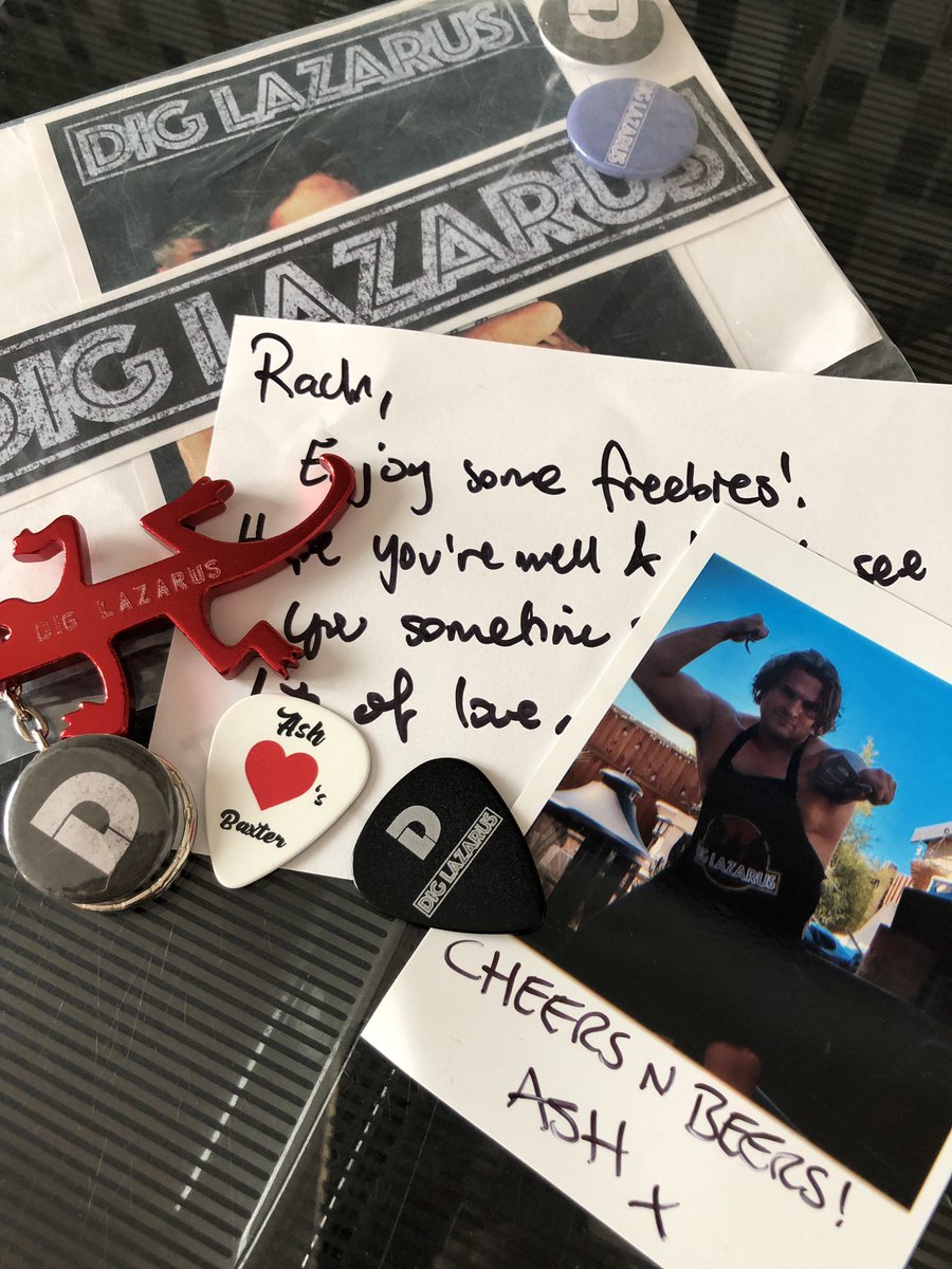 Rachygigsandpic's tweet photo. Awwwww thanks my Dig boys! Miss you loads @diglazarus this really cheered me up! @AshTustain you now have pride of place on the fridge! 🤣 #diglazarus #rocknroll #coolaf #bekind https://t.co/UozGuuA8IU