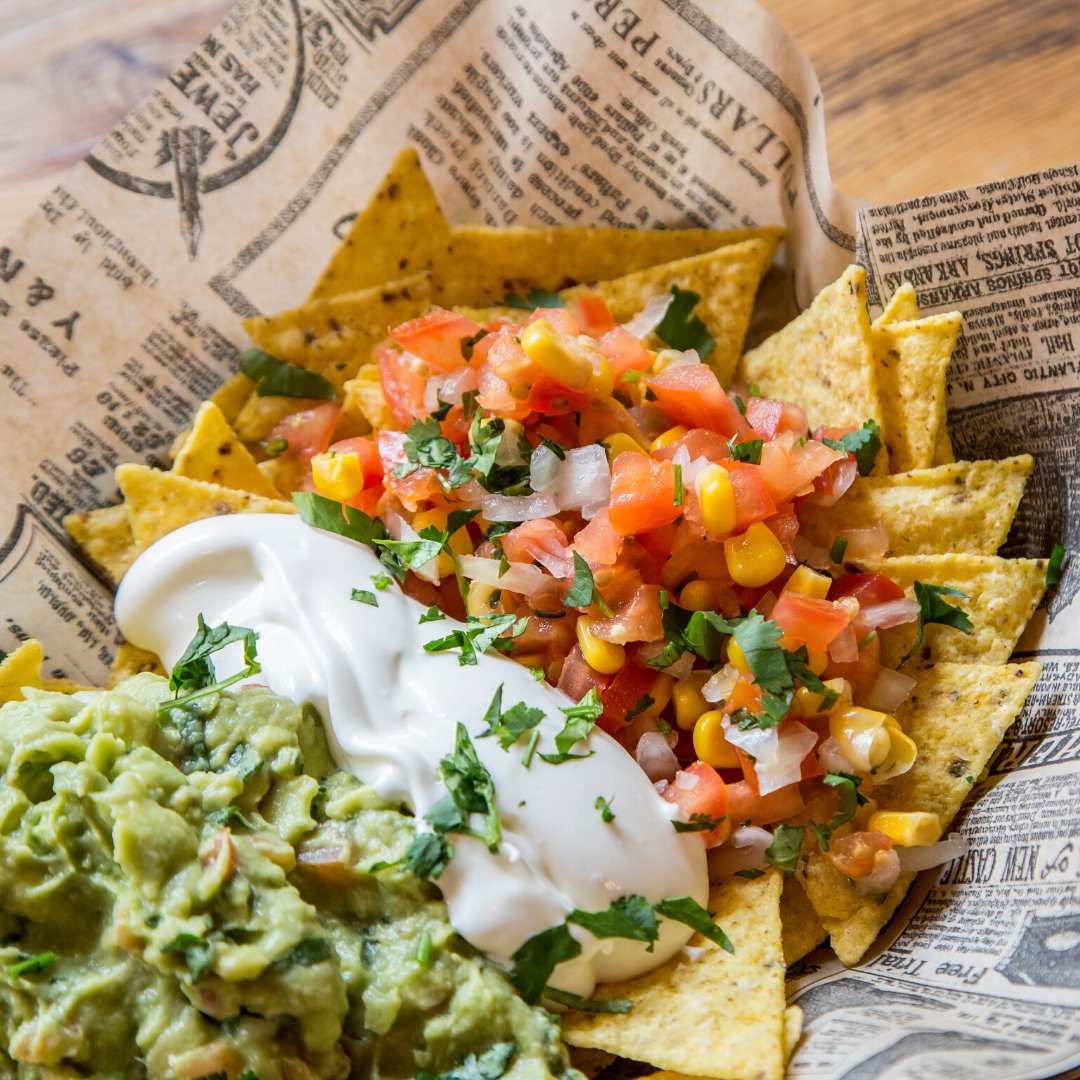 TakoAway's tweet photo. Los tricolores deberían ser ilegales🙈... por ricos y saludables😂.
#Takoaway #nachos #picodegallo #guacamole #restaurantesmadrid #mexicanfood #comidamexicana #comidatexmex #madrid https://t.co/44kOD39b1J