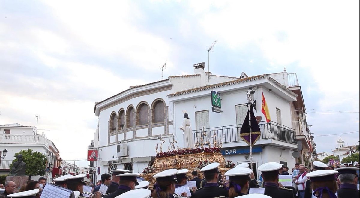 LosGitanosSM's tweet photo. “¿Por qué buscáis entre los muertos al que está vivo? No esta aquí, ha resucitado...”              
Lucas 24, 5-6 
@SoledadHinojos_ https://t.co/VM5QEG5Wg1