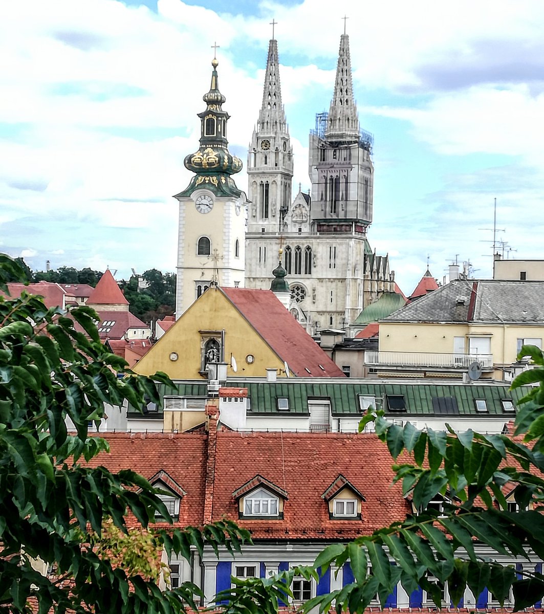 VagaBobTravel's tweet photo. 🤩 𝙎𝙩𝙪𝙣𝙣𝙞𝙣𝙜 Old #Zagreb viewpoint
•
•
#stunningviewpoint #viewedfrom #gornjigradmedveščak #uppertown #lookingtowards #donjigrad #lowertown #dolac #kaptol #zagrebcathedral #oldzagreb #stmaryschurchzagreb #explorediscoverexperience #wanderlust https://t.co/XlrlBPaPHZ