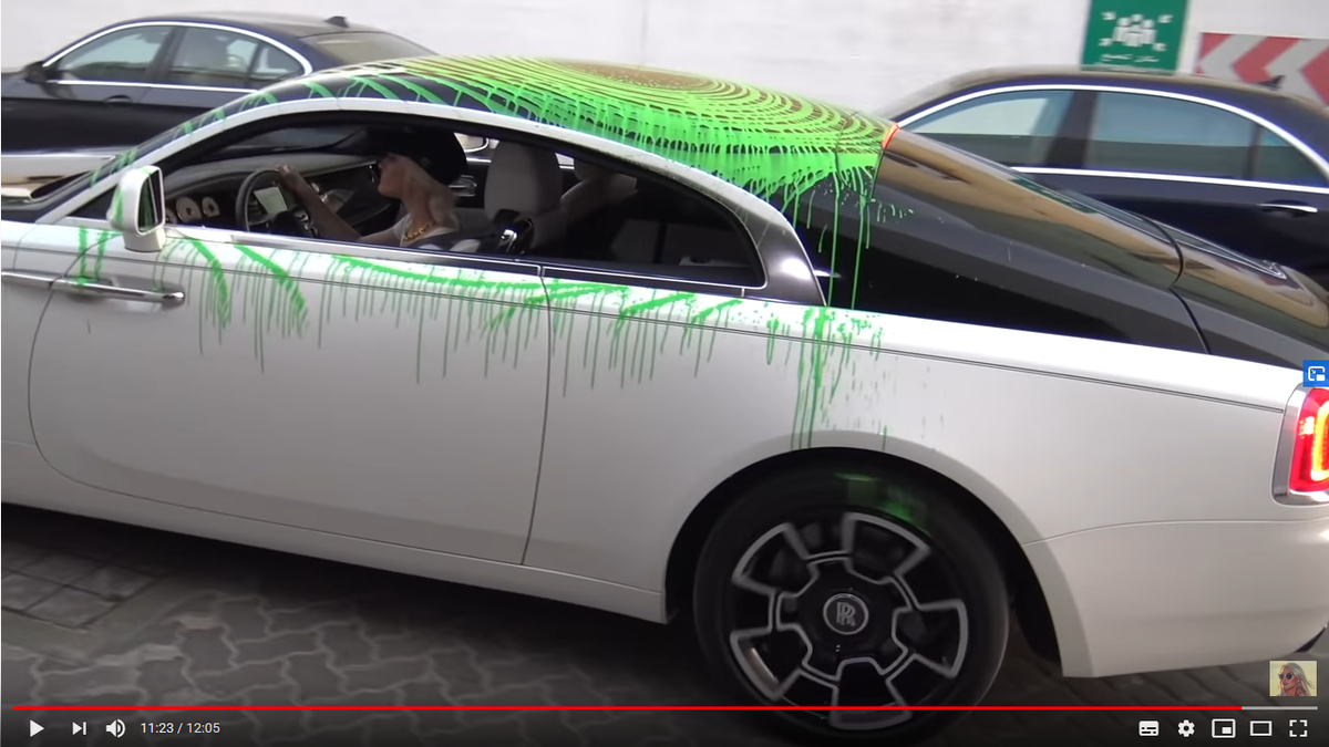all4motionweb's tweet photo. "Ist das Kunst oder kann das weg?" Das ist mal so die erste Frage die mir zum aktuellen "Design" von Supercar Blondies Rolls-Royce in den Sinn kommt.  #coupe #Dubai #rollsroyce #supercarblondie #wraith https://t.co/2bq4zeCqlA https://t.co/jqaZHAwxXS