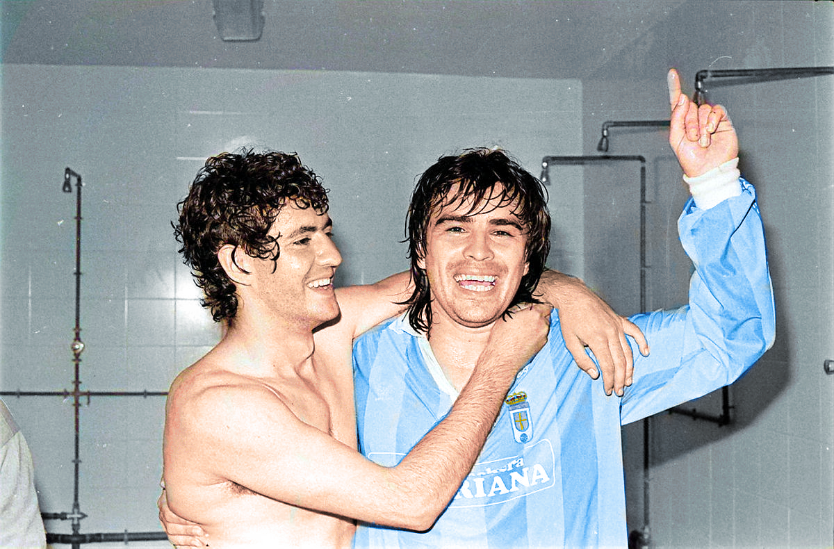 Nostalgia Futbolera ® on X: "Berto y Hicks celebran el ascenso del Real  Oviedo, en el Estadio Lluis Sitjar. 1988. https://t.co/7q34aLjNyu" / X