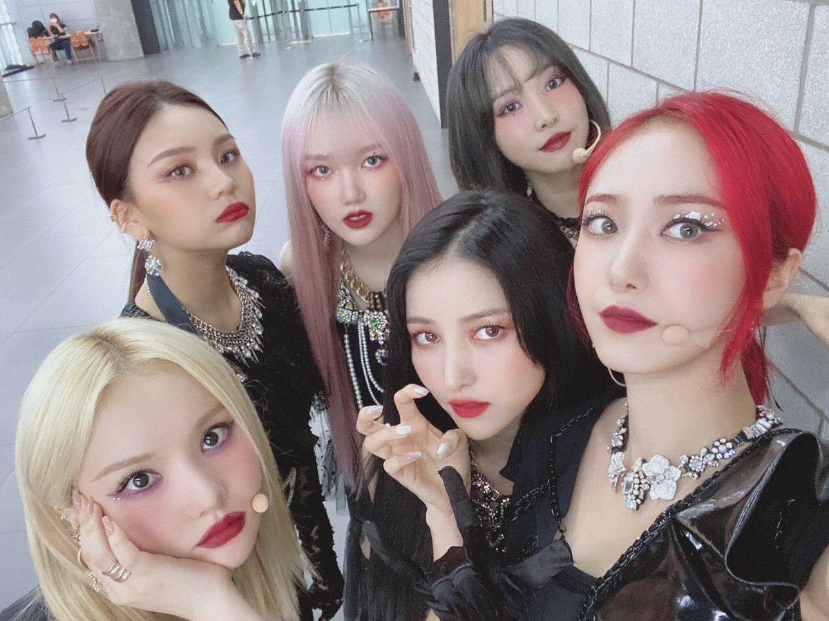 GFRDofficial's tweet photo. [📺 #여친Air]
#여자친구 #GFRIEND 가
지금 가장 하고 싶은 것은
무엇일까요🧐🤔

바로바로, #버디 힘찬 응원📣듣기

#SBSMTV #더쇼 에서 버디의
완벽한 응원 기다리고 있을게요~

애🍎플🍎같🍎은
여💙자💜친🤍구 https://t.co/covpVbQUea