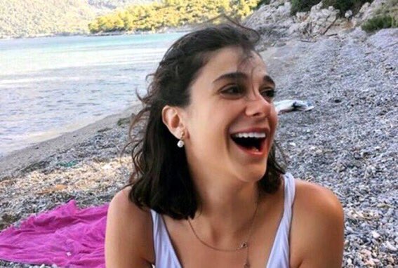 berkakbs_'s tweet photo. Bir gülüşü daha solduran; kadına, çocuğa, hayvana elini kaldıran ne kadar kirli zihniyet varsa hepsine lanet olsun...
Etrafınızdakilere iyi bakın. Kimin sizi öldüreceğini bilemez bir devirdeyiz...
#pinargultekin https://t.co/ILYdECPyin