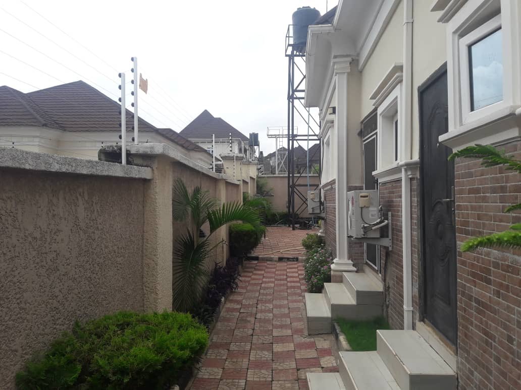 tavasrealty's tweet photo. Distress sale! Well finished and furnished 4 bedroom 🛌 fully detached bungalow
📍Gwarimpa 
💰45m 

Pls RT ☎️ 08158488909

#AbujaTwitterCommunity #lagos #RealEstate #realestateinvesting https://t.co/kZmvu5AajF