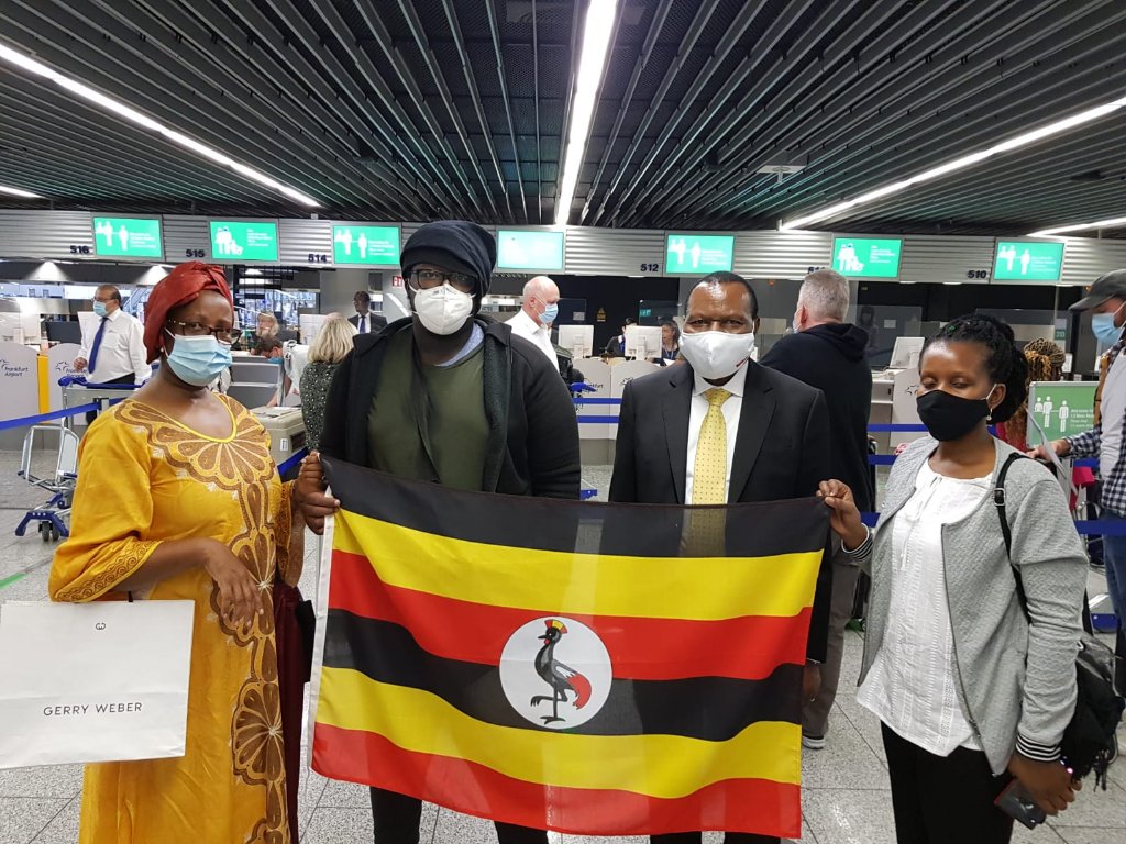 UgandaMFA's tweet photo. IN PICTURES : OFFICIALS OF THE UGANDA EMBASSY IN BERLIN SEEING OFF UGANDANS AND LEGAL RESIDENTS WHO WERE STRANDED IN #GERMANY, #POLAND, #AUSTRIA, & THE VATICAN DUE TO THE COVID-19 PANDEMIC
#WelcomeHome #MOFADelivers #StaysafeUG #RepatriationUG https://t.co/BZcnoWpA8D