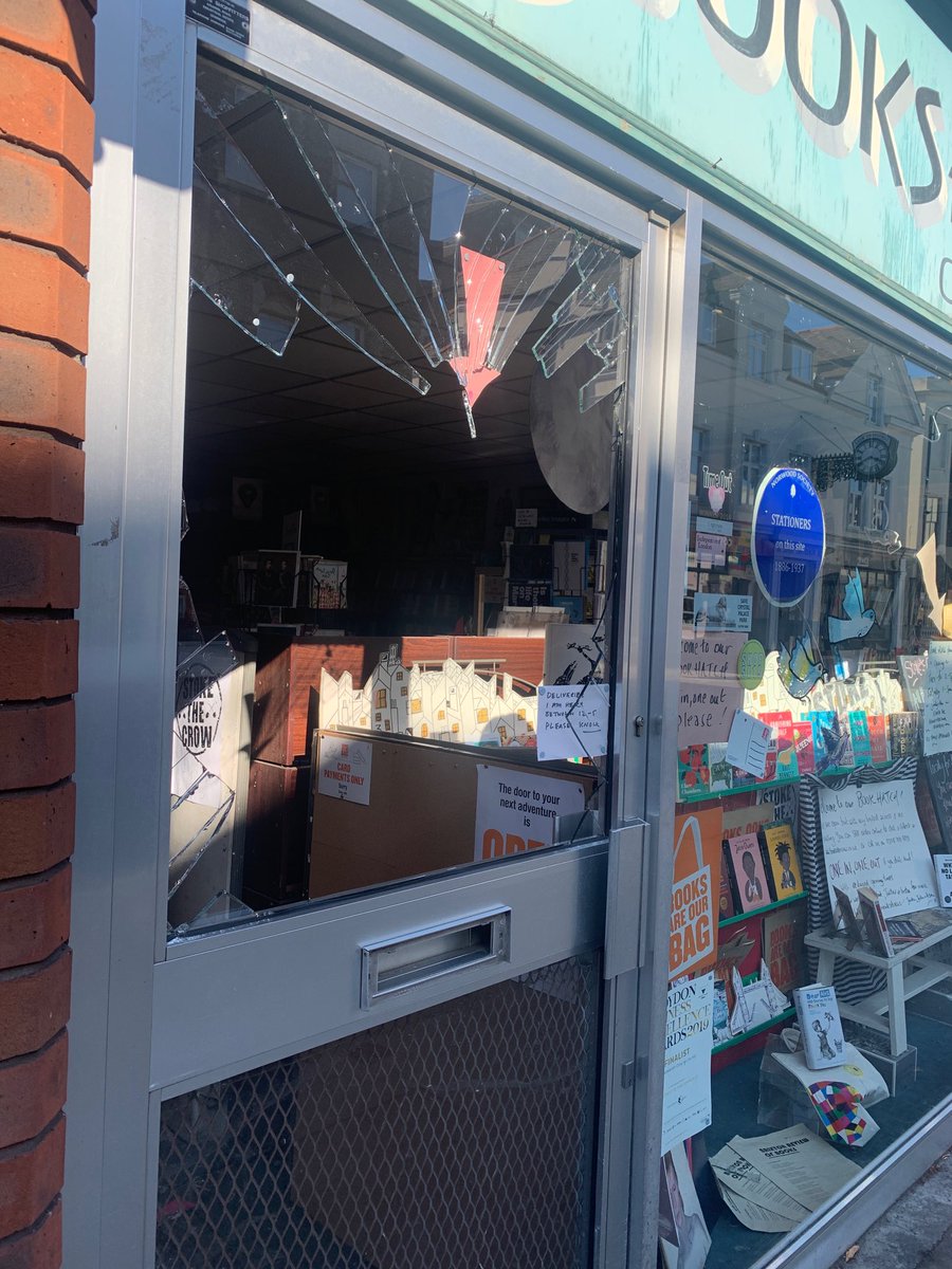 Bookseller Crow tweet media